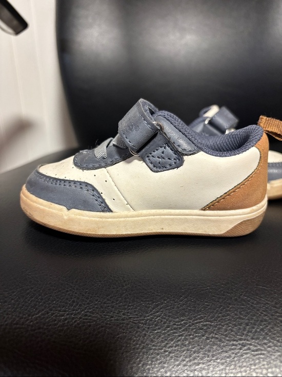 5/$25 Kids Casual Velcro Sneakers in Blue and Cream - Picture 4 of 8